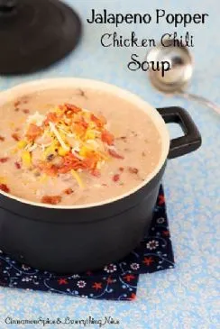 Jalapeno-Popper-Hühnchen-Chili-Suppe mit Speck