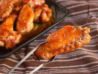 Panda Wings (auch bekannt als würzige Orangen-Hühnchenflügel)