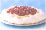 Vanillepudding und Frucht Pavlova