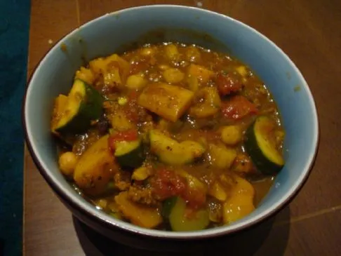 Marokkanisch gewürztes vegetarisches Chili