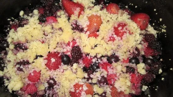 Slow Cooker Paleo Beeren-Crumble