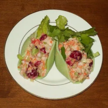 Lancemythian Lederblattblüten-Salat (Riesenmuschel-Lobster- und Cranberry-Nudelsalat)