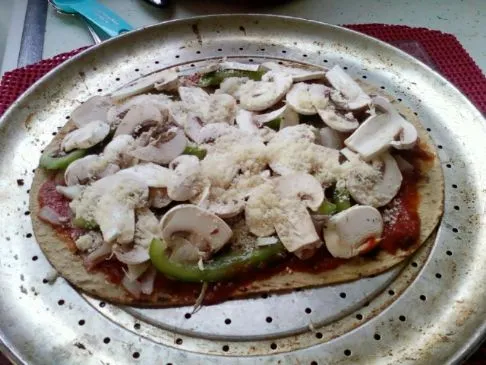 Gegrillte Fladenbrot-Pizza
