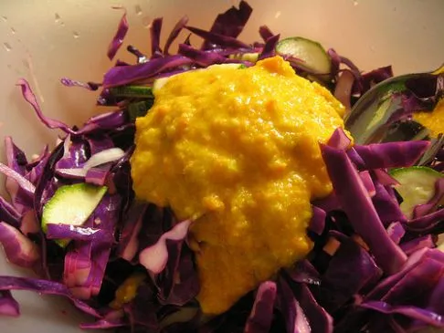 Ani Phyos Rohes Karotten- und Ingwerslaw (Roh & Glutenfrei)