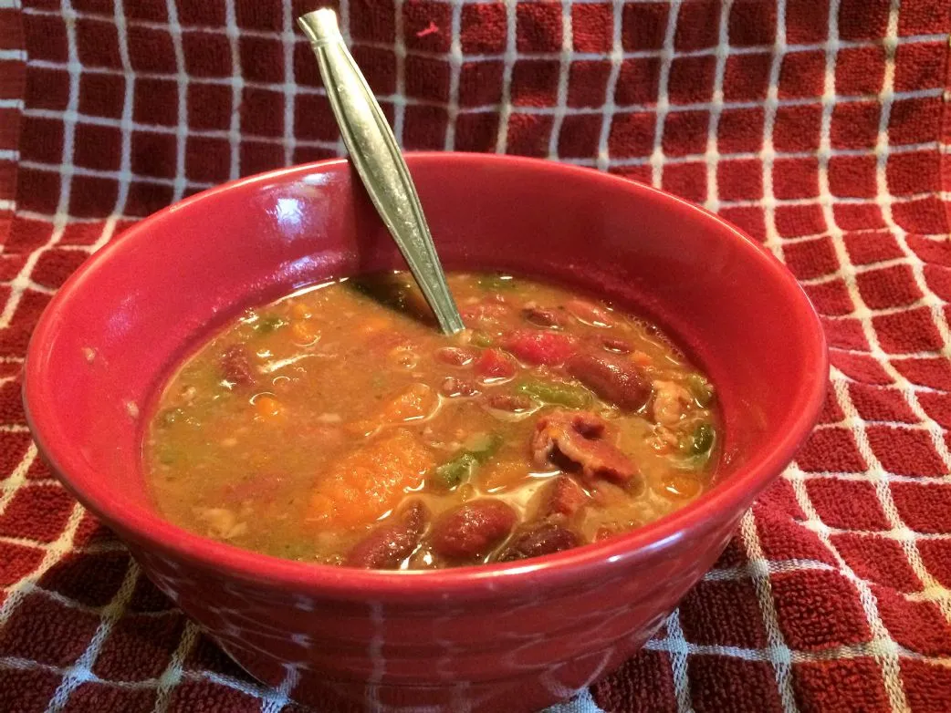 Slow Cooker Bohnen- und Specksuppe