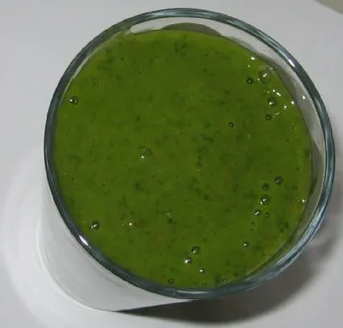 Regenbogen-Mango-Grüner Smoothie