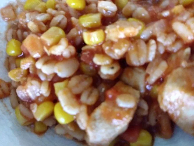 Mexikanischer Hühnchen- und Gersten-Eintopf