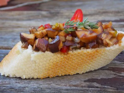 Bruschetta mit Champignons und Balsamico-Essig