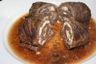 Steak- und Blauschimmelkäse-Rollen