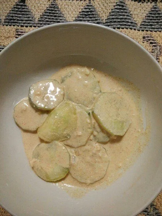 Leichter Ungarischer Gurkensalat