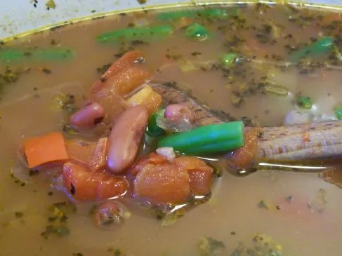 Pfeffrige Drei-Bohnen-Suppe