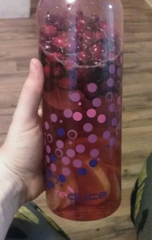 Spritzige Cranberry-Limonade