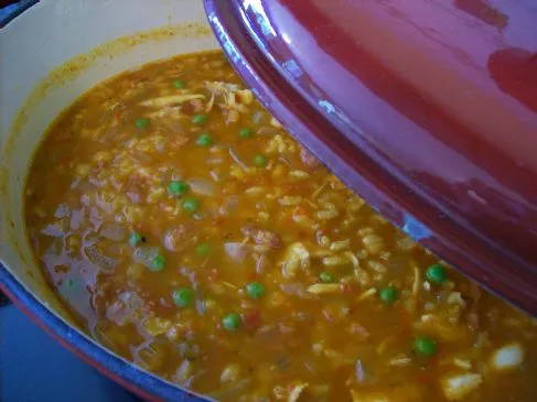 Hühnchen- und Kichererbsen-Paella-Suppe