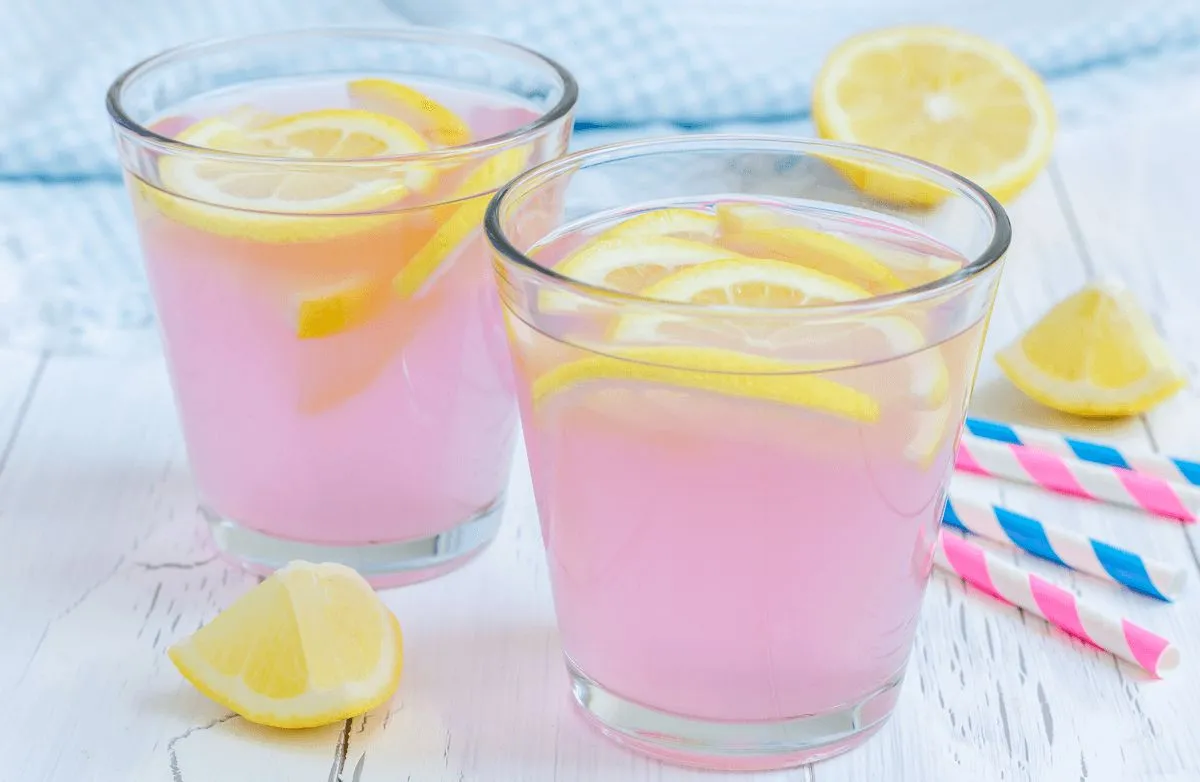 Leidenschaftliche Pinke Honig-Limonade
