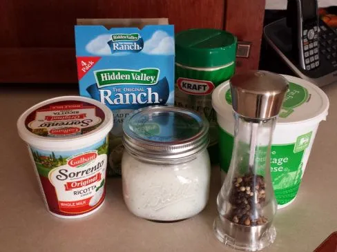 Ranch-Dressing mit Hüttenkäse und Ricotta