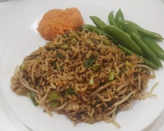 Ungebratener Reis und Quinoa