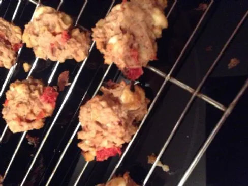 KIRSCHBLÜTEN-WALNUSS- UND SCHOKOLADENHAFERKÜCHE