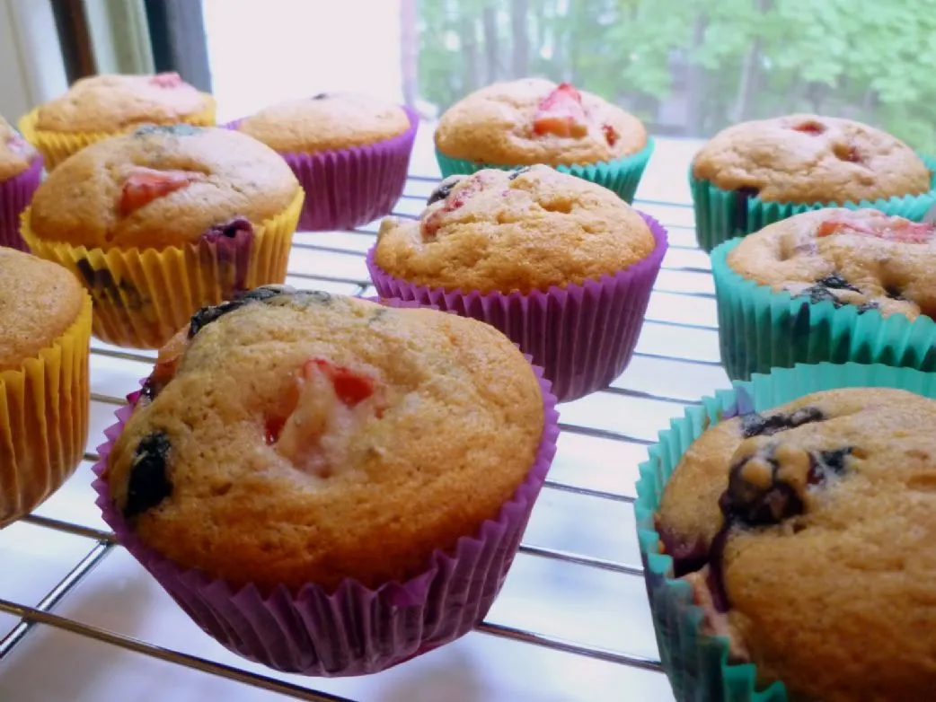Erdbeer-Blaubeer-Joghurt-Muffins