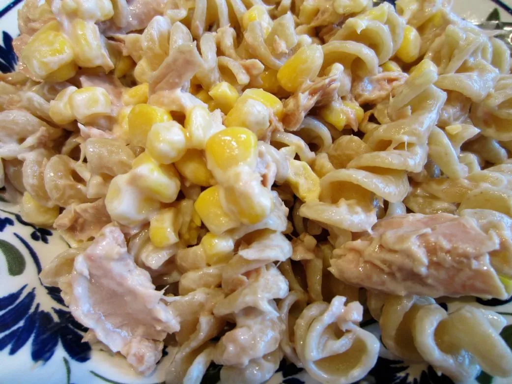 Leichter Thunfisch-Pasta-Salat mit Joghurt