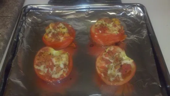 Gefüllte gebackene Tomaten