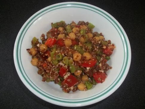Quinoa-, Kichererbsen- und Feta-Salat