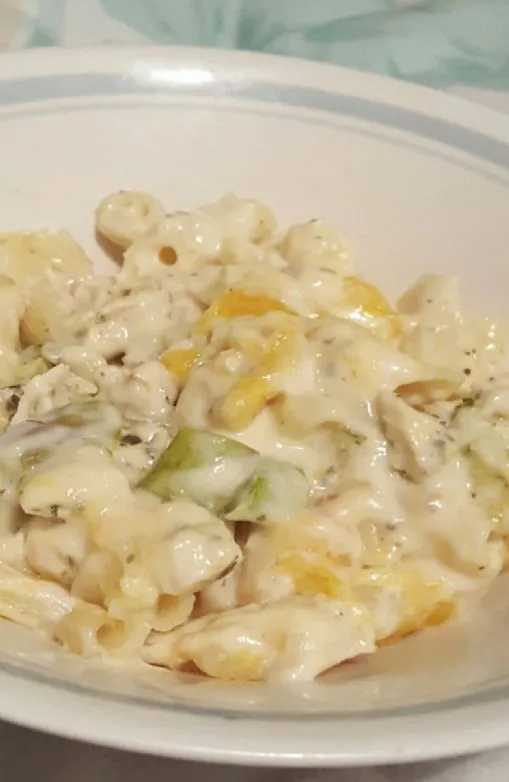 Hühnchen-Pasta-Gemüse-Auflauf