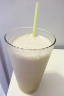 Schokoladen-Erdnussbutter-Bananen-Milchshake