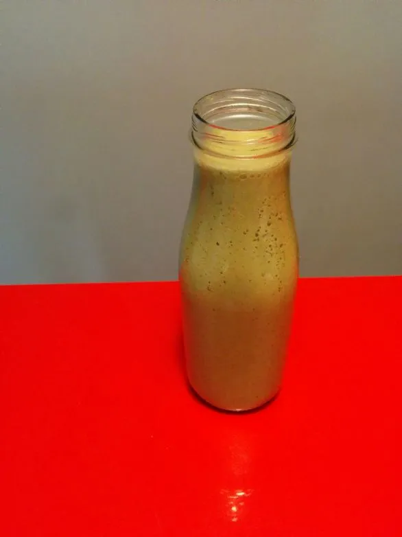 Grünkohl-Erdbeer-Tofu-Smoothie