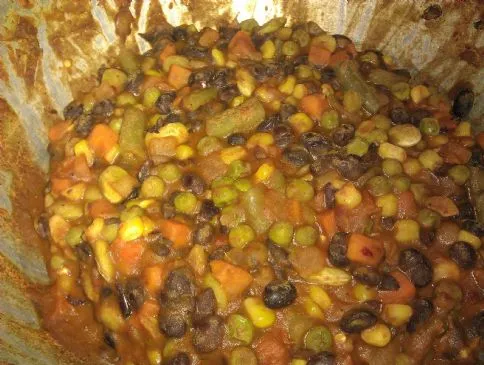 Schwarze Bohnen und gemischtes Gemüse