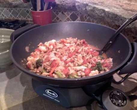 Vollkornspaghetti mit Gemüse und Tomaten