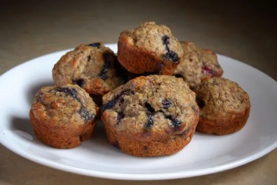 Vollkorn-Bananen-Heidelbeer-Walnuss-Muffins