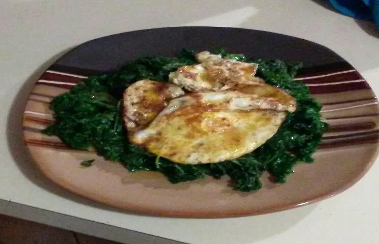 Grünkohl und Eggs Benedict