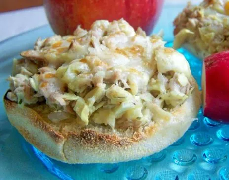 Thunfischschmelze auf englischem Muffin