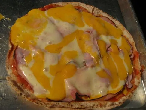 Schinken-Käse-Pizza