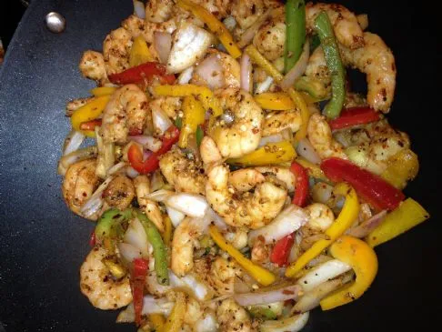 Würzige Garnelen und Paprika-Pfanne