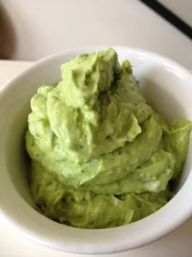 Verrückter cremiger Avocado-Joghurt-Dip