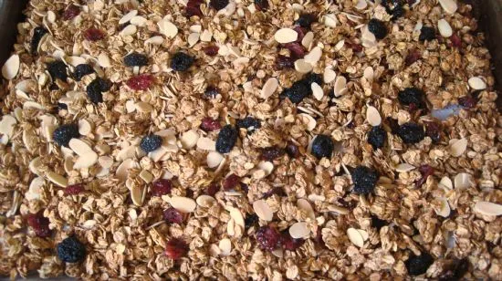 Fruchtige und Mandel-Crunchy-Granola