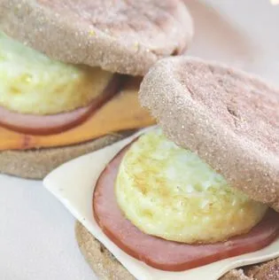 Proteinreiches Frühstücks-Sandwich