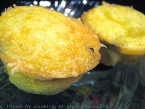 Leichte Frühstücksmuffins mit Schinken, Ei und Käse