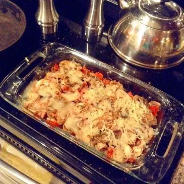 Rinder- und Bohnenauflauf auf geweltem Spinat