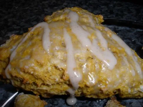 Kürbis-Scones à la das grüne und weiße Meerjungfrauen-Logo