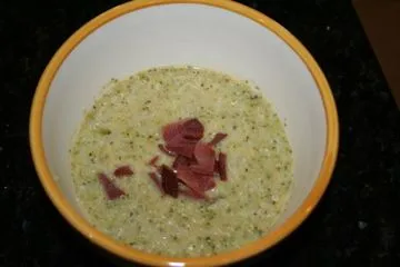 Käse-Brokkoli-Quinoa-Suppe