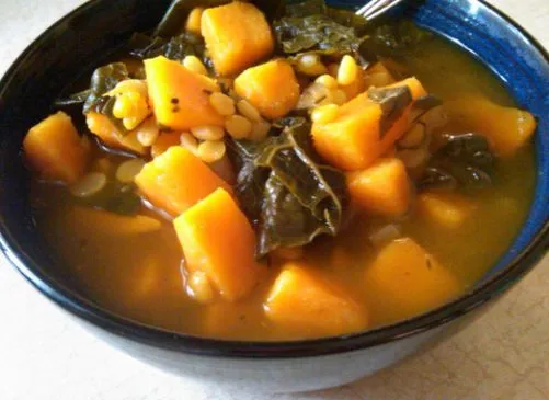 Süßkartoffel- und Grünkohlsuppe