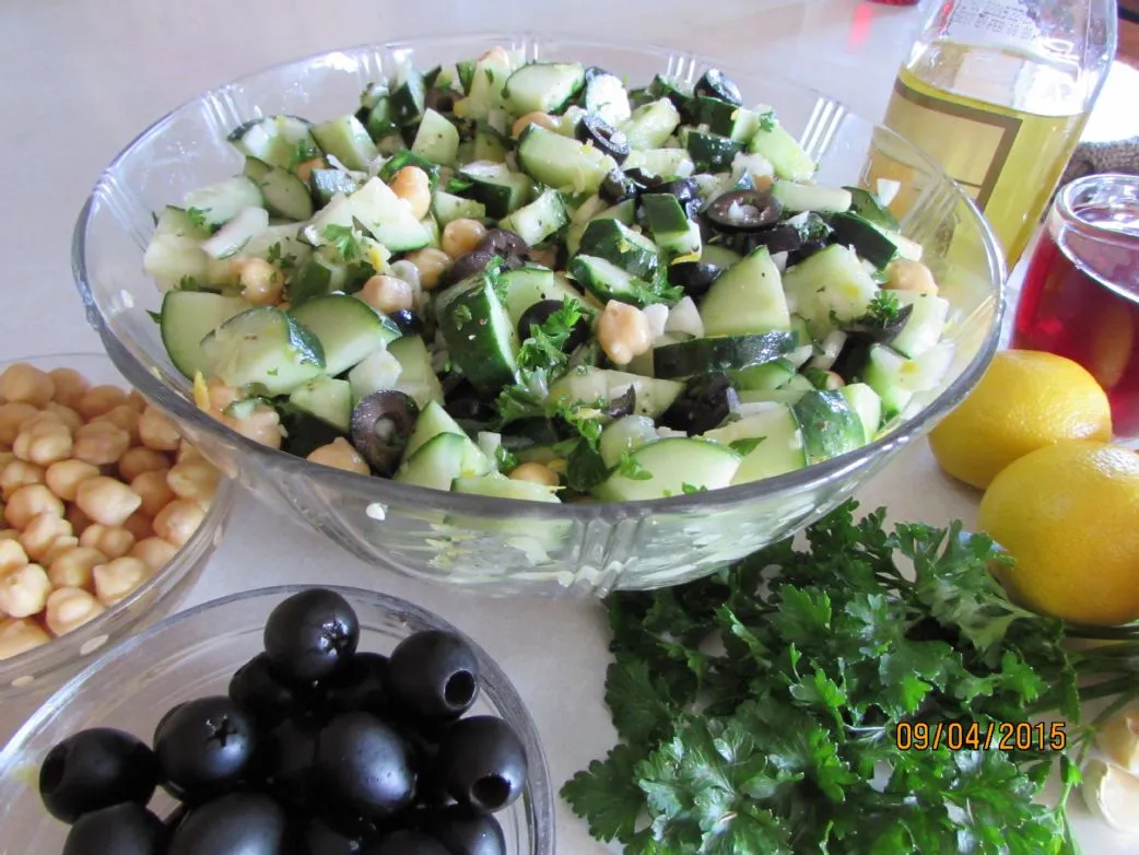 Gurken-Kichererbsensalat