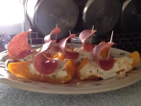 Ricotta-Paprika-Boote (2 Boote/Portion – 8 Netto-Kohlenhydrate/Portion)