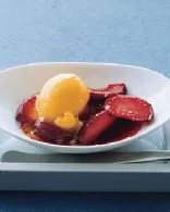 Überbackene Pflaumen mit Mango-Sorbet