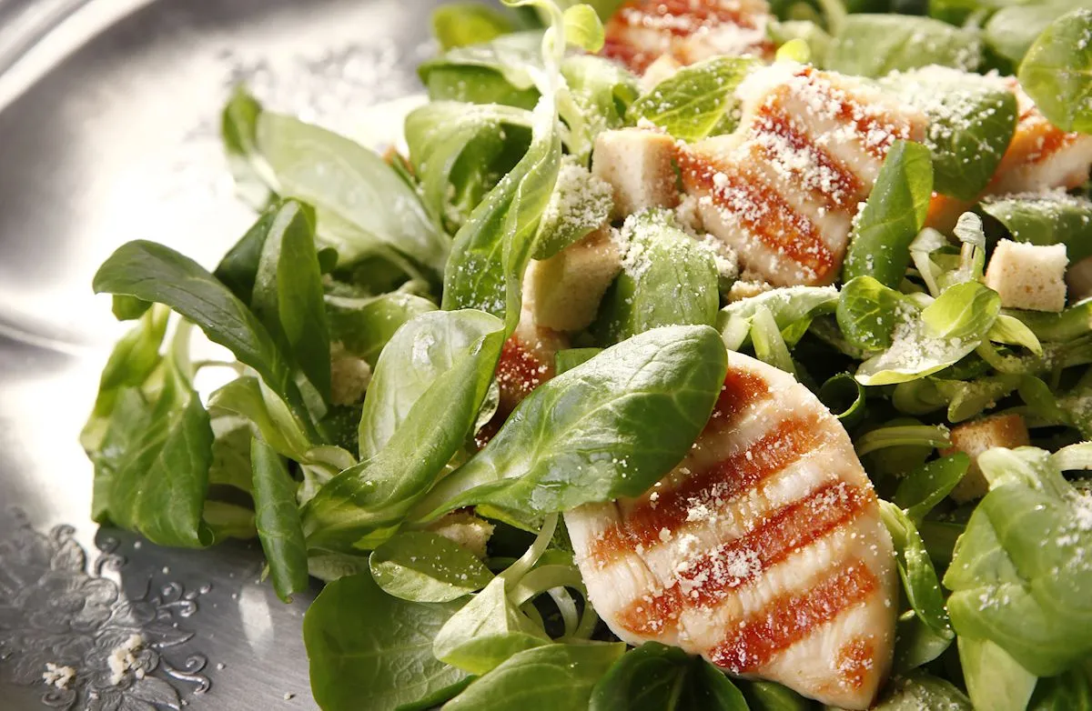 Cajun-Hühnchen-Caesar-Salat