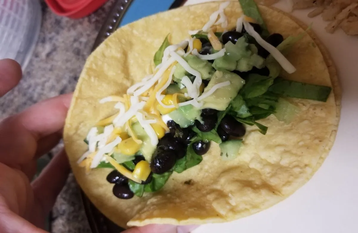 Avocado-Gurken-Mais-Zwiebel-Salsa Fresca