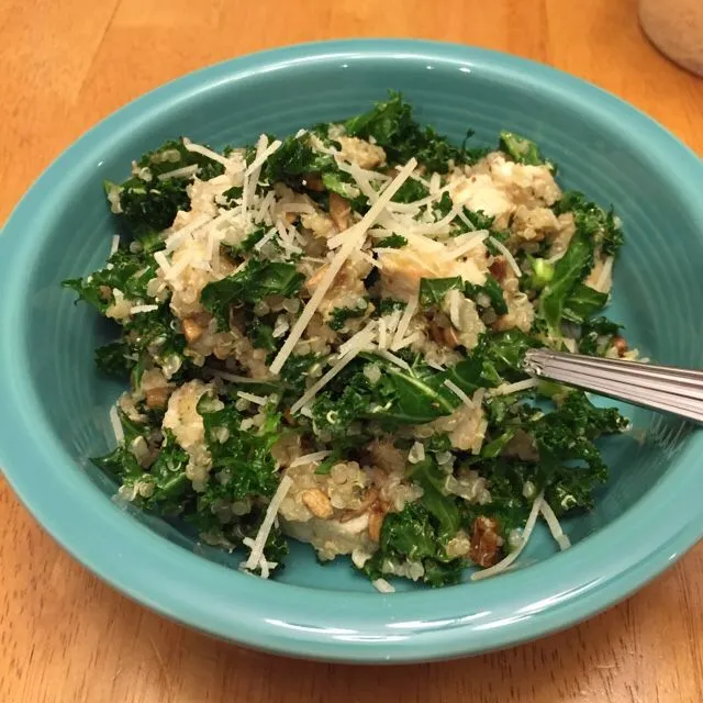 Grünkohl-Quinoa-Hühnchen-Zitronensalat