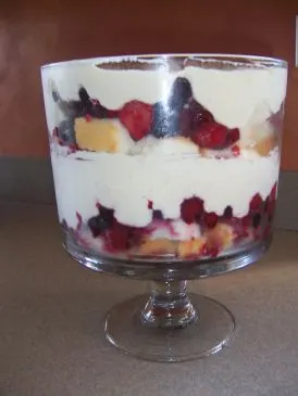Dreifacher Beeren-Trifle